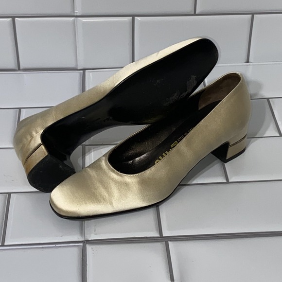 Salvatore Ferragamo Shoes - Salvatore Ferragamo Women's Pumps 2" Heels Shoes Satin Crystal Ivory White 5
